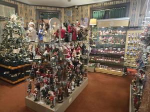 Christmas Tree Hill In the Mansion display