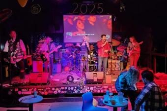 Dog Haus Biergarten - Art & The Barfunkels - Live On The Biergarten Stage