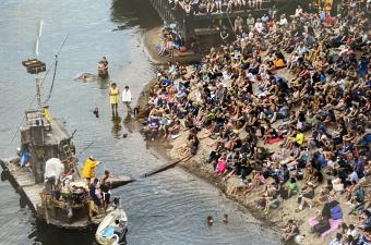 FLOTSAM! River Circus