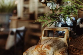 Chandelier Barn Market Country Christmas