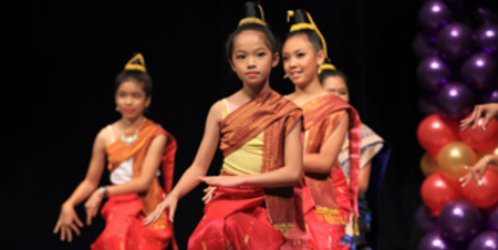 asian girls dancing