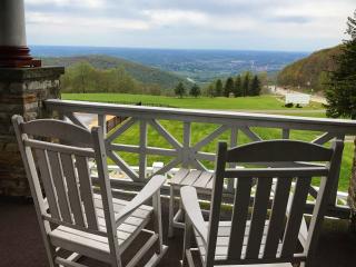 Sheena Baker, Historic Summit Inn, Farmington