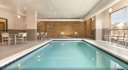 Country Inn & Suites