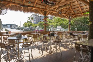 Outside dining at Smokin' Jerry's Tiki Bar & Grill