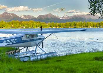 Lake Hood Seaplane Base floatplane and flightseeing tours