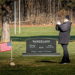 cemetary veteran grave military