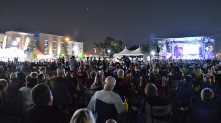 Abbey Road Saturday night crowd