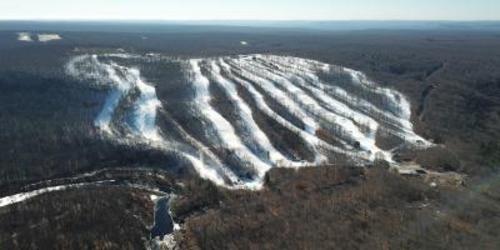 Birds eye view of snowy ski trails along a mountain in the Poconos