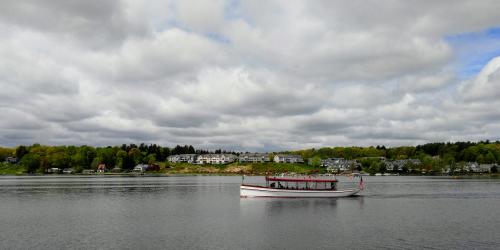 cruise boat on Saratoga Lake