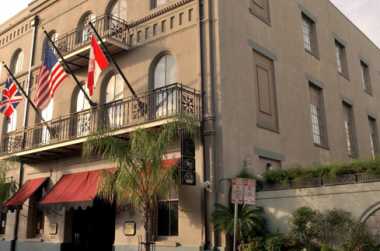 Shopping for Women Near the Prince Conti French Quarter Hotel
