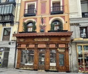 Exterior photo of Lhardy restaurant in Madrid