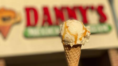 Danny's Mexican Ice Cream's caramel apple (Photo courtesy of Danny's Mexican Ice Cream's Facebook page)