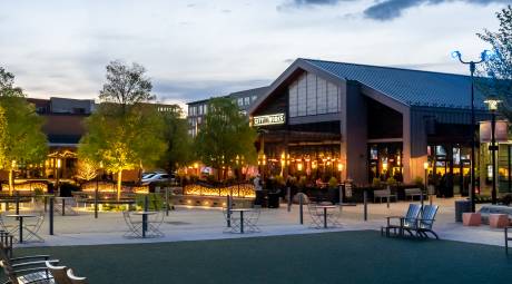 King of Prussia Town Center Spring 2021, shot by Dylan Eddinger for a freelance project.