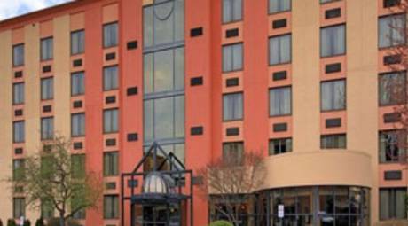 Elmwood Park Zoo - Hotels