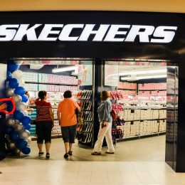 Skechers oakridge clearance mall
