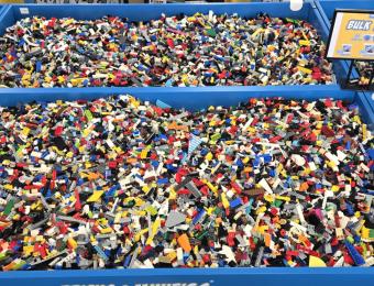 Bricks & Minifigs 3