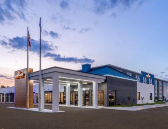 Hawthorn Suites Airport