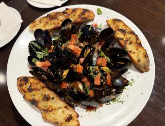 Enjoy savory mussels in the Greatroom at Wichita Marriott!