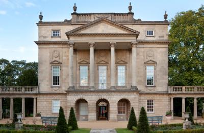 An exterior view of the front of The Holburne Musuem in Bath