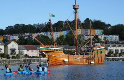 Kayakers next to ship in Bristol harbour - credit SUP Bristol