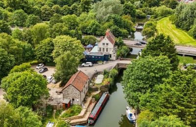 Aerial view of The Lock Keeper in Keynsham - credit Youngs, The Lock Keeper