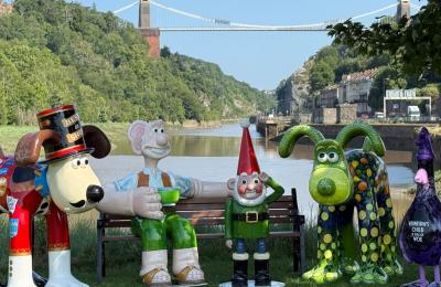 Gromit Unleashed 3 statues in front of Clifton Suspension Bridge - credit Ambitious