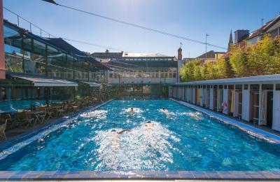 A wide shot of the pool at Bristol Lido by day - credit Bristol Lido