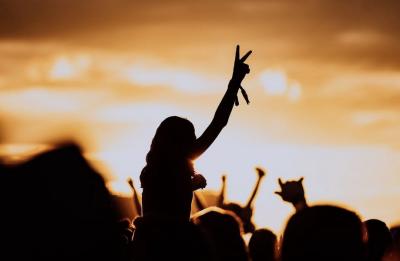 A concert goer holds up a peace sign at a Welcome To Rockville concert