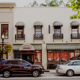 Humphreys-Bar-and-Grill-1