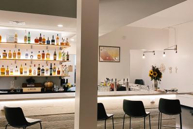 bar