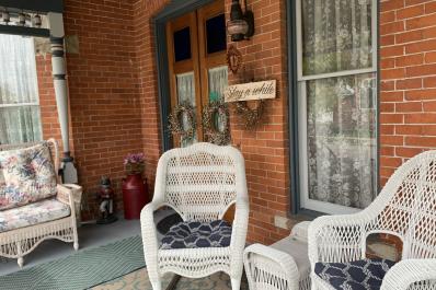 Chelsea House Victorian Inn - Porch