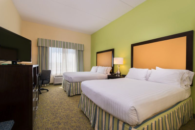 Holiday Inn Express & Suites Room