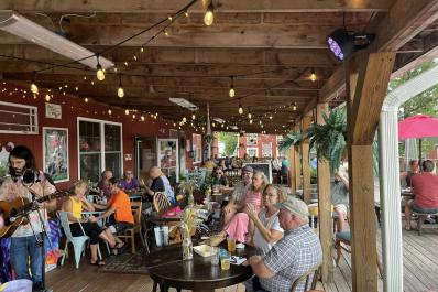 Ritter's Winery & Cidery Patio 2
