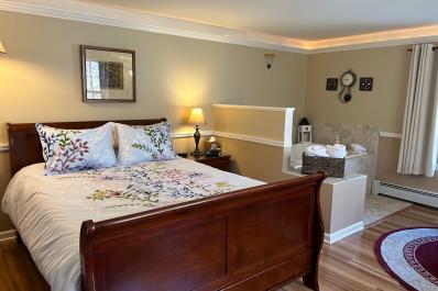 Ampersand Inn 4