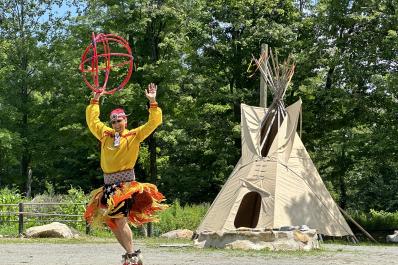 Special Guest:Thunderbirds Native American Dancers