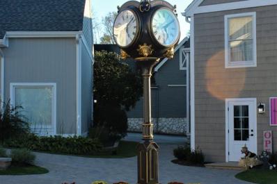 The Shoppes at Lafayette Clock
