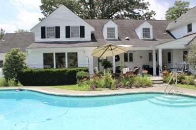 Ampersand Inn 9