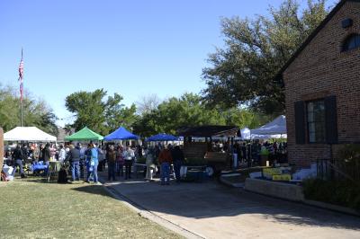 Photo of vendors at the Midland Downtown Farmers Market.