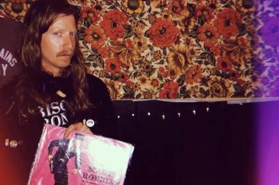 Country Vinyl Night with Evan Holm of Extra Gold