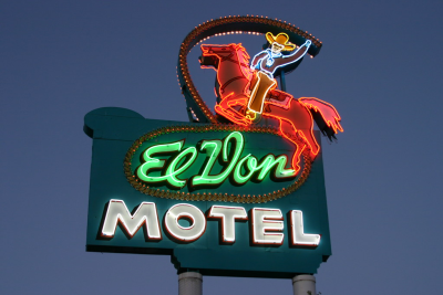 Neon sign at El Don Motel.