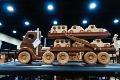 Wood Hauler Carrying Wooden Vans, Cars & Trucks