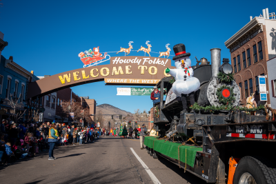 A Train Engine in the Olde Golden Holiday Parade