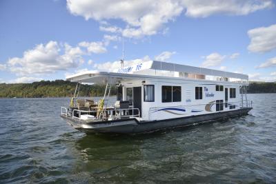 The Islander - Seven Points Marina Houseboat