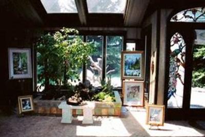 Hennes Studio & Gallery