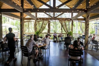 Patio view of dinners at Palmetto's on the Bayou