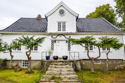 Fasaden til Lyngdals eldste hus, anno 1711