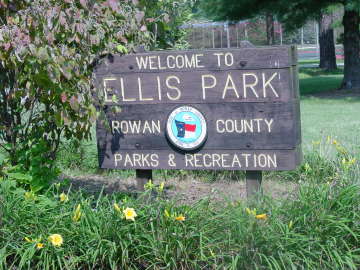 Welcome sign at Ellis Park