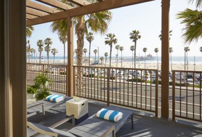 Shorebreak balcony