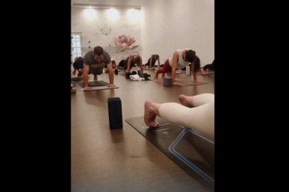 Hot Vinyasa Flow (90 min)