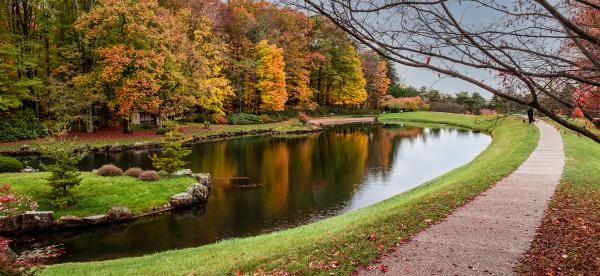 Trail and lake at Dawes Arboretum in the fall